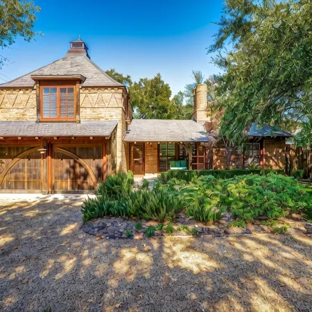 Highland Park + Dallas + SMU: Gorgeous home, pool & hot tub. BEST Location!