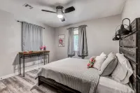 Home Away from Home with Amenities & Private Fenced Yard. Walking Distant to OSU - Wi-Fi