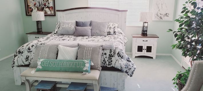 This amazing home boasts a wonderful open floor plan, a formal dining area. Hotels in Surprise
