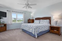 Stunning Views of the Beach & Bay - Spacious updated One BR condo w private deck - Wifi