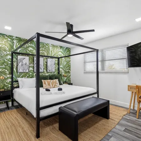 Modern Paradise - Heated Pool - Playground - Pickleball - Game Room