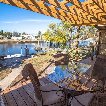 Relax in the Dolphin Retreat! Waterfront house with dock and kayaks.