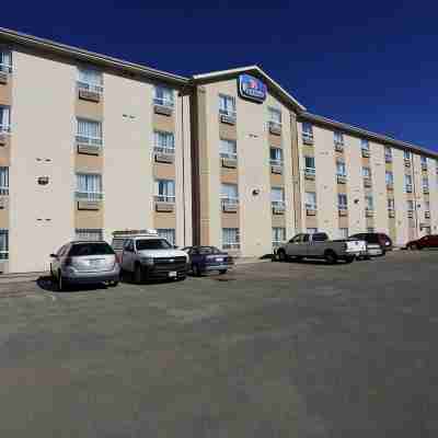 Pomeroy Inn & Suites Fort St. John Hotel Exterior