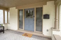 ROOMY, COMFY, and CONVENIENT Historical Home - 3 ดาว