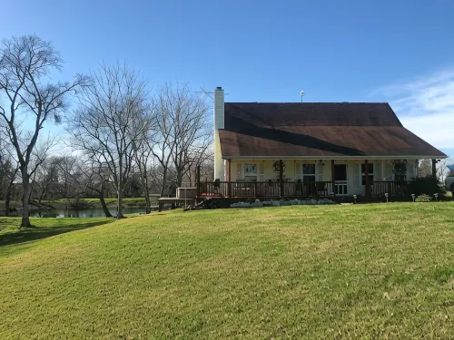 Country home located near Bellville/Sealy only 60 minutes from Houston, Tx - Wifi