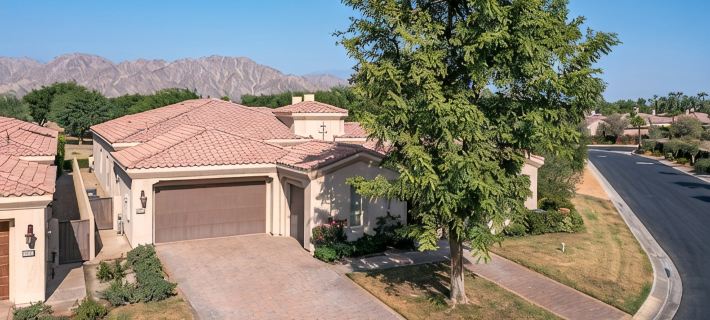 Spectacular Views on Greg Norman/PGA West and Play the Course Your Staying on. Hotels in La Quinta
