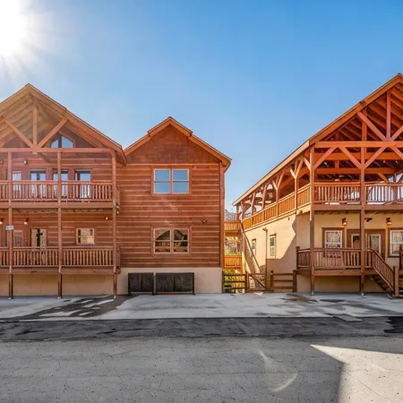Luxury Lodge~Sleeps 22~Heated Pool~2 Hot Tubs~Game Room