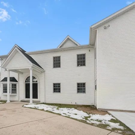 Lakefront W/ Private Beach, Pool, Hot Tub, Golf Simulator, Projector, Bar & more
