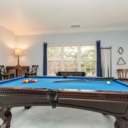 David's Fun House - Sleeps 24. Pool Table, Ping Pong, Piano.5 Bedrooms, 3 Baths