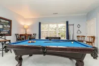 David's Fun House - Sleeps 24. Pool Table, Ping Pong, Piano.5 Bedrooms, 3 Baths - 4-Star