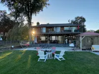 Luxe and Spacious Lakefront House with Brand New Dock and Boat Lift - con encanto