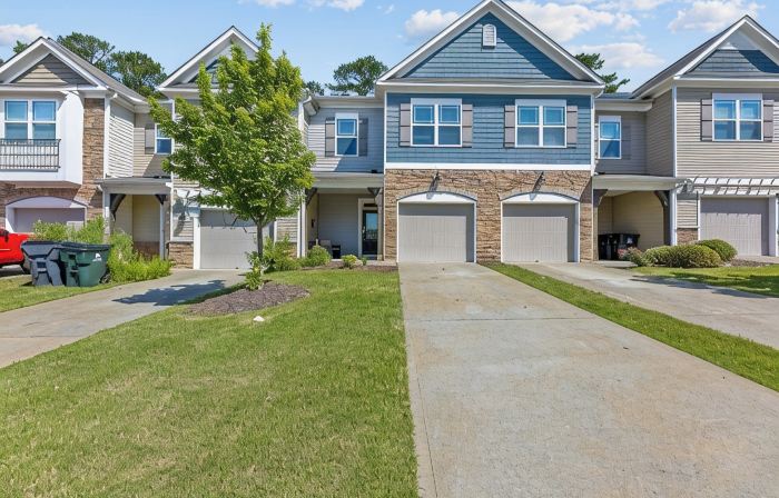 Where Relaxation Meets Home, KING Suite Retreat, 14 MINS to RDU Airport, POOL