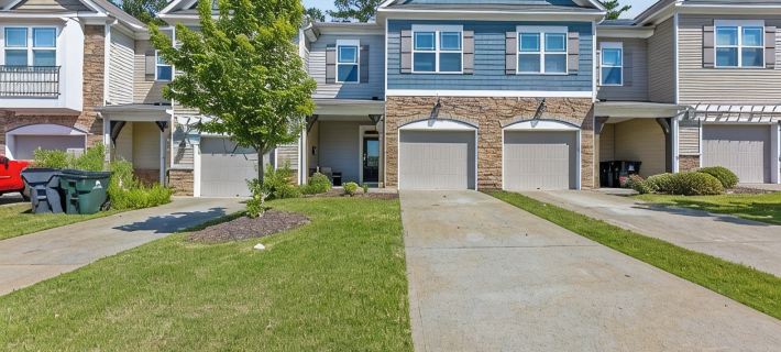 Where Relaxation Meets Home, KING Suite Retreat, 14 MINS to RDU Airport, POOL Hotels in Cedar Fork