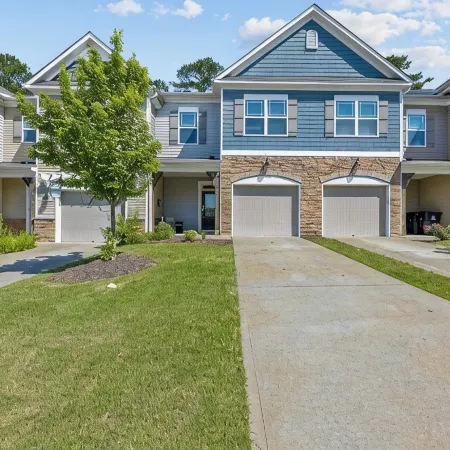 Where Relaxation Meets Home, KING Suite Retreat, 14 MINS to RDU Airport, POOL