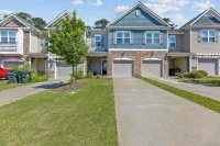 Where Relaxation Meets Home, KING Suite Retreat, 14 MINS to RDU Airport, POOL - Wifi