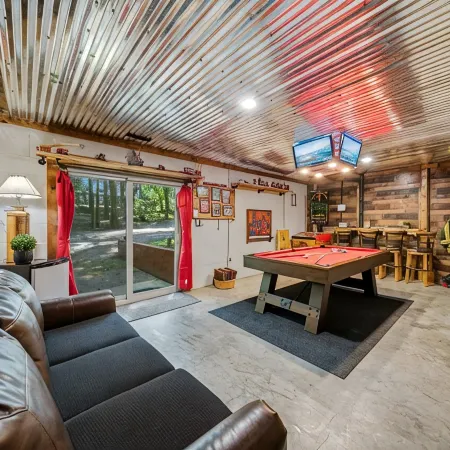Log Cabin, Utk/Neyland, Smokies, 16Acres, FP, HotTub, GameRoom, Fishing, Pets
