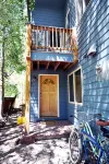 Bright w/ High Ceilings & Deck - 2 Blocks from Elk in Quiet Corner of Town w/EV! - 3 tähden