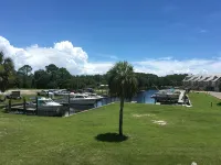 CONDO Water front, bay breeze, fishing paradise and family friendly 2 bedroom - Uima-altaat