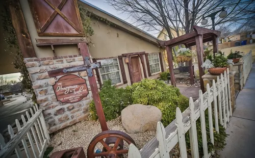 Stay in the Zion themed inn!3348714 a new 2nd rental. The Silo Inn - 5 étoiles