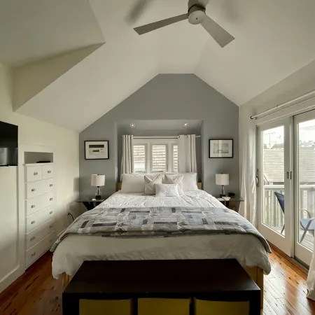 #CozyBluffs #OakBluffs #EastChop 1 BD, 1.5 bath home-Walk to Town-Ferries-Beach!