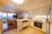 Luxury Ocean Marina View Studio World Famous Ilikai NO RESORT FEES! FREE WIFI - Homestays