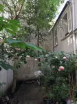 Small house, completely reniewed, at the back of a silent yard, with trees. - บังกะโล