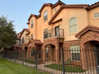 Texas Tech Modern Condo Prime Location - Walk to Ttu Campus, Broadway & Downtown - balcony