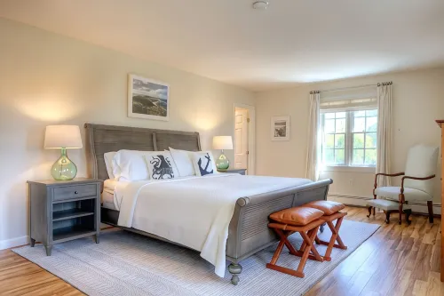 Heated Salt Pool - 10 Minutes to Newport, 5 to Beaches, Parking for 6 - Gym