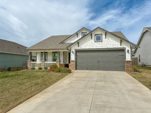 Minutes from Tulsa!  Come relax with the family in this pet friendly home - Wifi
