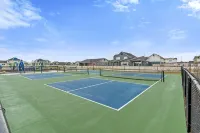 5BR Meridian Home – Hot Tub & Family Play Space - 빌라