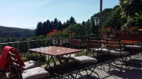 Landgasthof Grüner Baum - parking