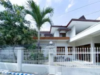 RedDoorz at Simpang Borobudur Hotell i Mojolangu