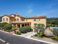 Hotel Marc-Hely فنادق في La Colle-sur-Loup
