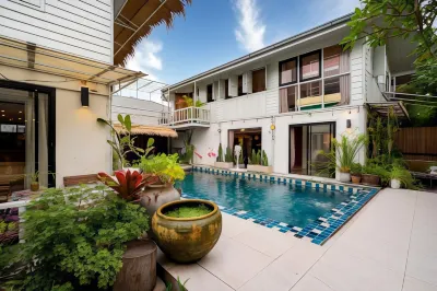 Secret garden pool villa Hotel in zona Wat Phetcharawut