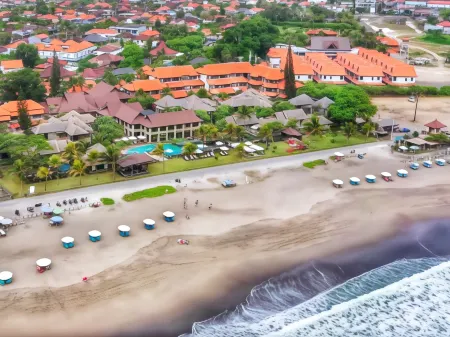 Grand Balisani Suites Отели рядом с достопримечательностью «Villa Ombak Biru»