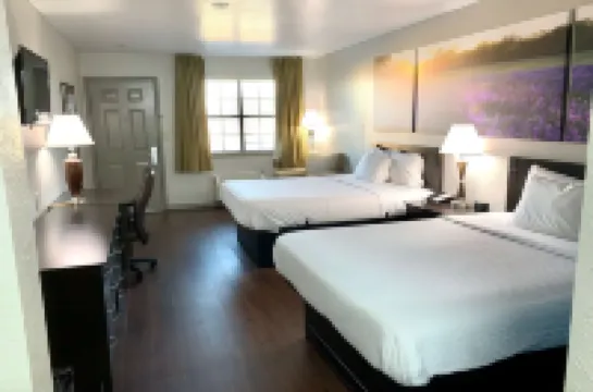 데이즈 인 바이 윈덤 캔턴 캔턴