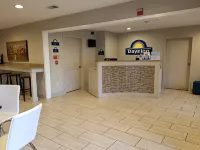 Days Inn & Suites by Wyndham Sellersburg