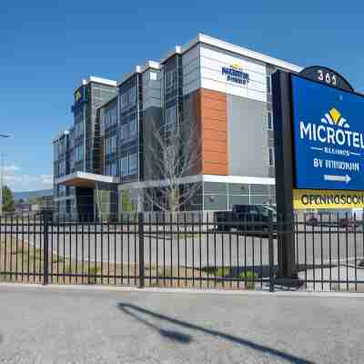 Microtel Inn & Suites by Wyndham Kelowna Hotel Exterior