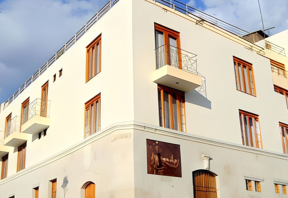 Los Tambos FundadorHotel Overview