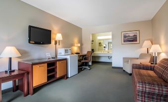 Econo Lodge Inn & Suites Conference Center Dublin