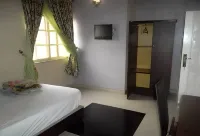 Clen-Phil Hotels - Deluxe Standard Close to Many Attractions