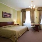 Crystal Hotel di 