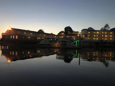 Tugboat Inn Hotels near Abacus Gallery