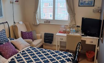 Aylesbury Lovely Double and Single Room