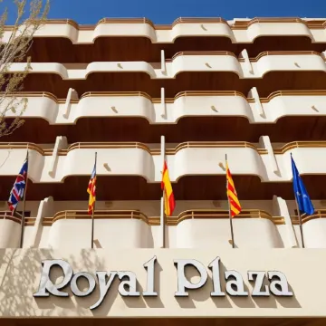 Hotel Royal Plaza Отели рядом с достопримечательностью «Пуэрто де Ибиса»