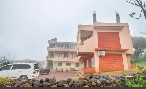 Sunraj Niwas Hotels in Avakali