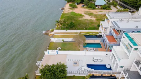 Seafront Serene Private 4BR Pool Villa - VVP31.15 Отели рядом с достопримечательностью «Paradise Ocean View Condominium»