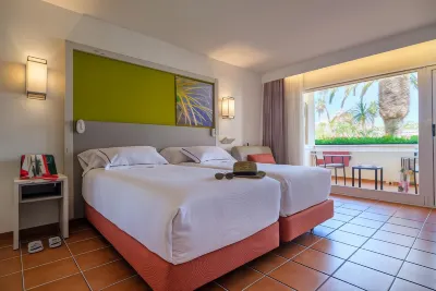 Oassium Hotel Only Adult Hôtels à proximité de : Pacha La Pineda
