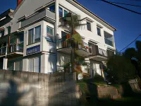 Rooms & Apartments Semić