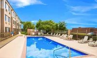 Quality Inn Kansas City International Airport - Pet friendly